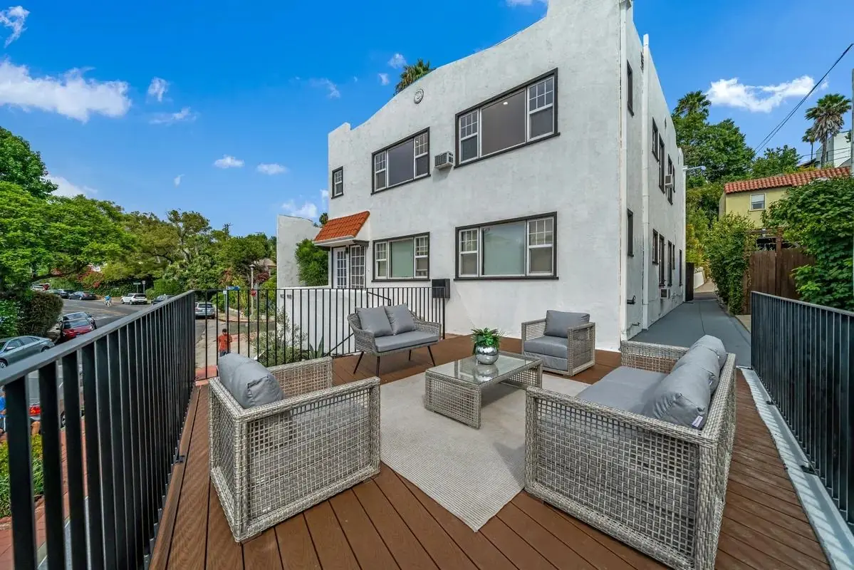 Los Angeles apartment building with a new roof deck