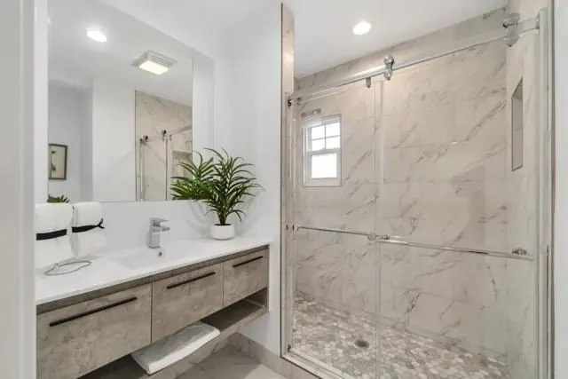 Bathroom, wall-hung vanity, Los Angeles